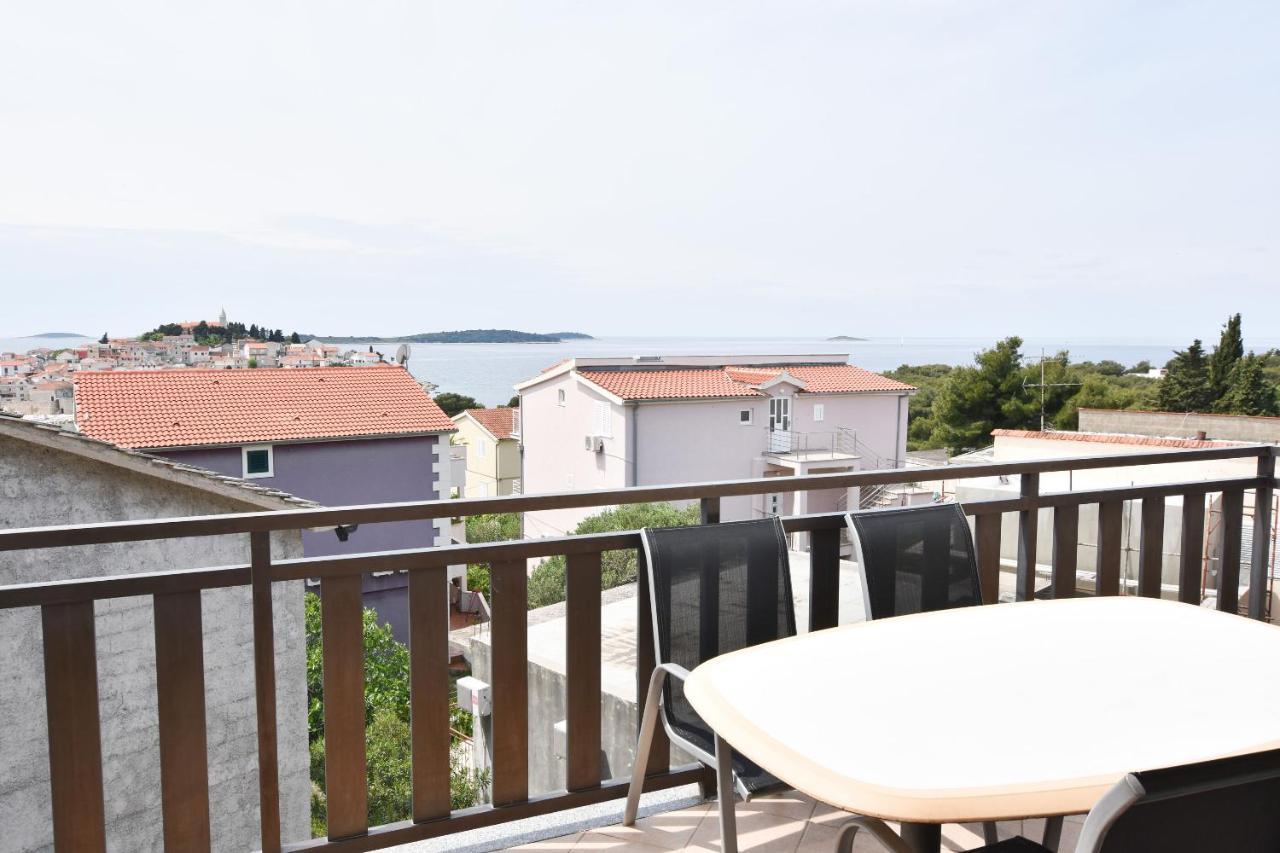 Apartments Karmen I Примоштен Екстер'єр фото