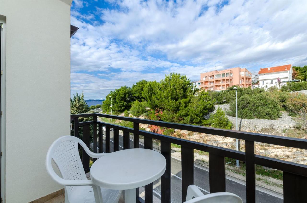 Apartments Karmen I Примоштен Екстер'єр фото